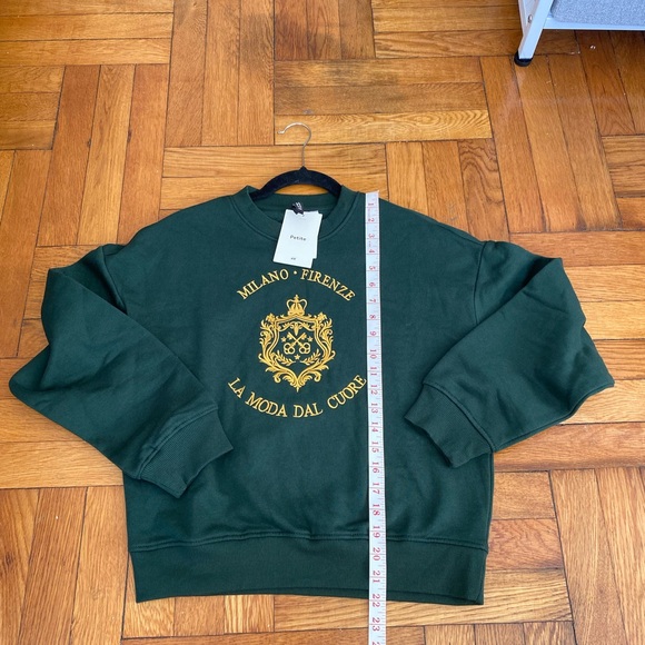 H&M - DIVIDED MOTIF-DETAIL SWEATSHIRT -  XXS - NEW - Picture 9 of 10